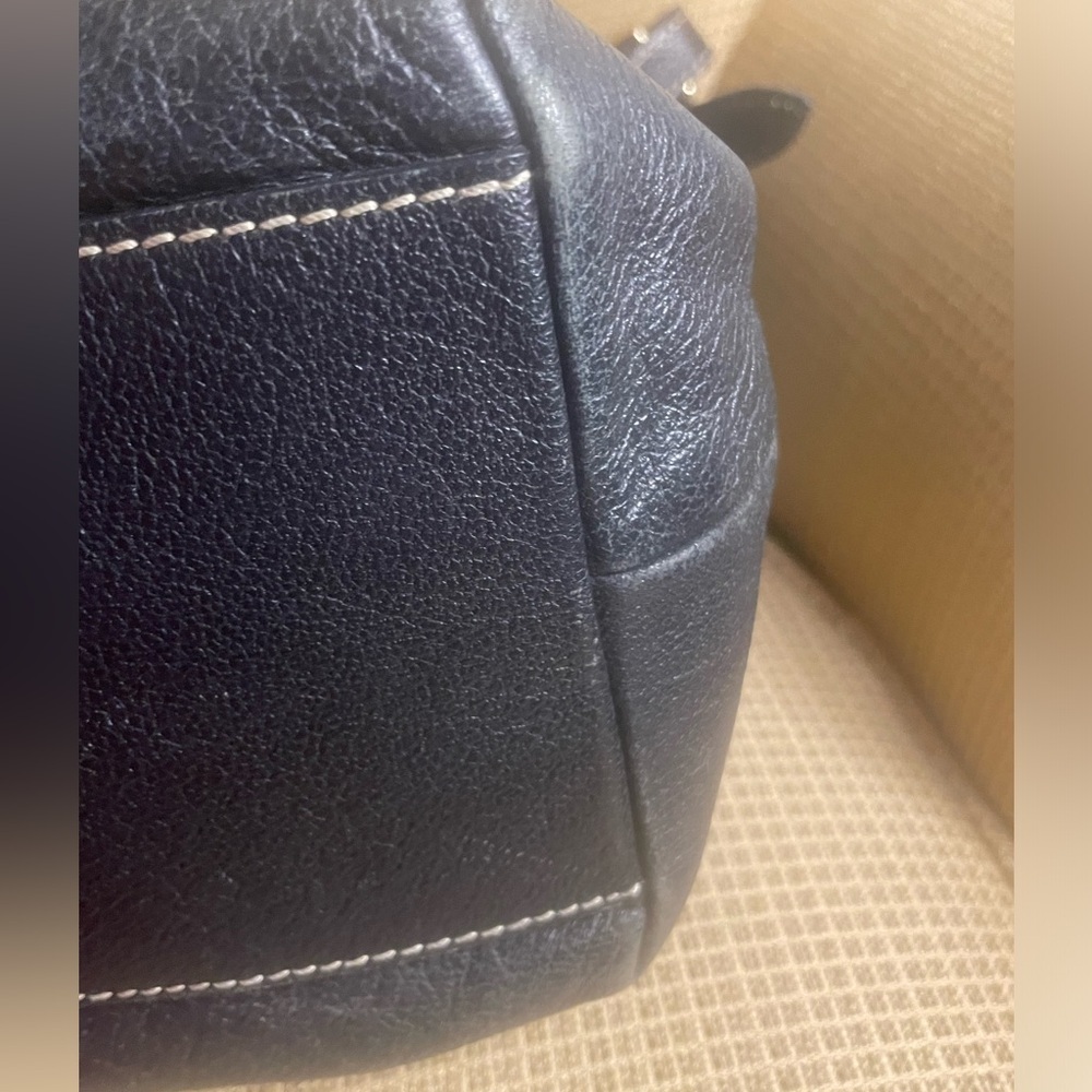 - Dooney & Bourke Large Dillen Bag -GUC - Picture 11 of 16